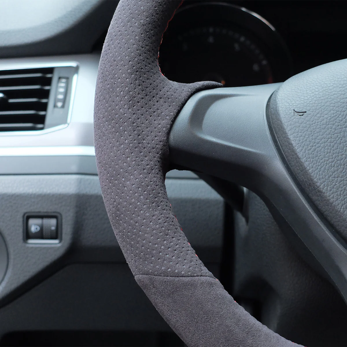 Custom Alcantara Steering Wheel Cover for Audi - Image 4